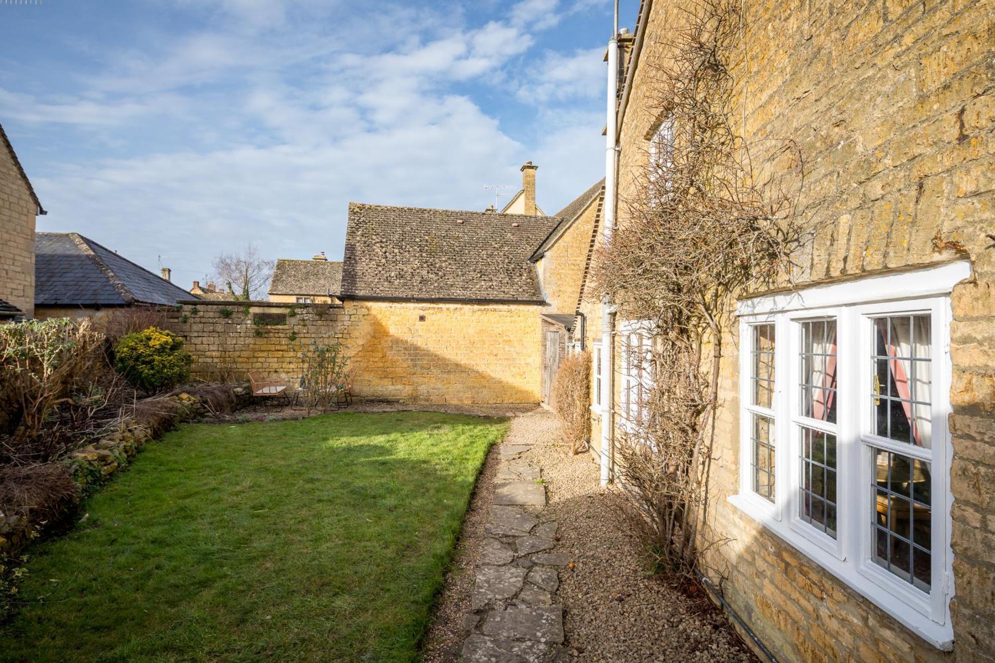 Bourton Scandi Chic Authentic Cottage Exterior photo