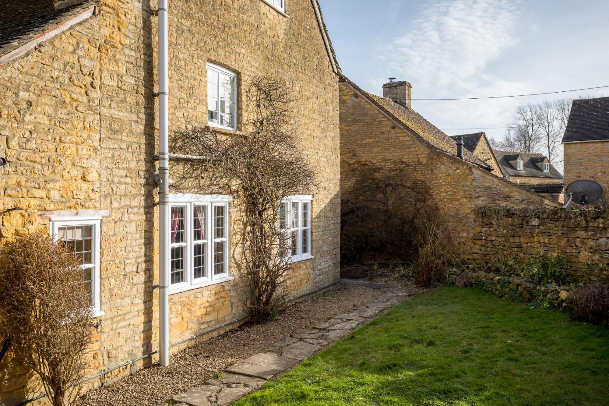 Bourton Scandi Chic Authentic Cottage Exterior photo