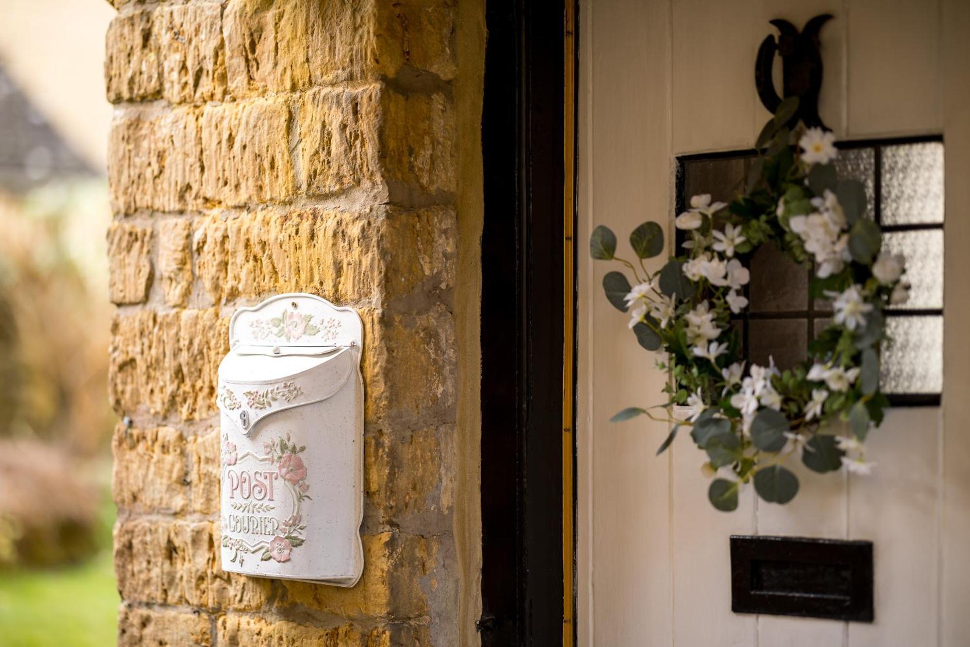 Bourton Scandi Chic Authentic Cottage Exterior photo